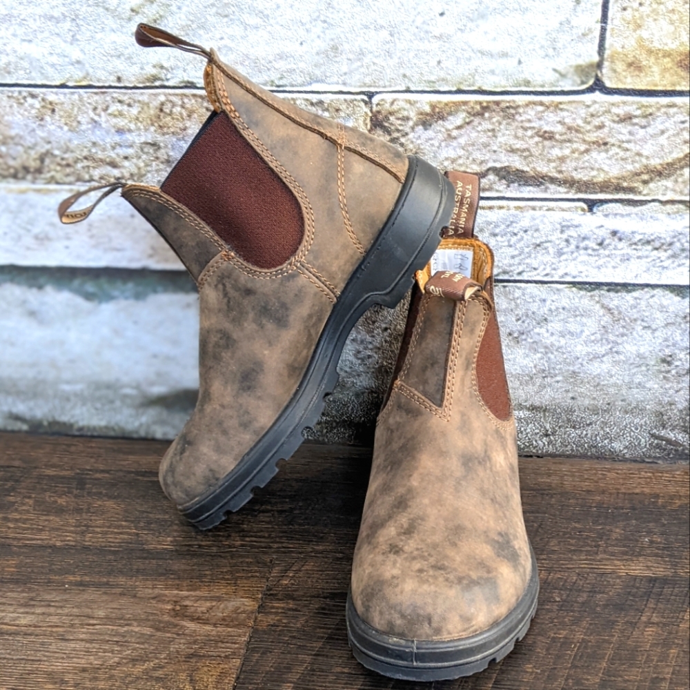 Blundstone Waterproof Classic Chelsea Boot in Rustic Brown w Lug Sole